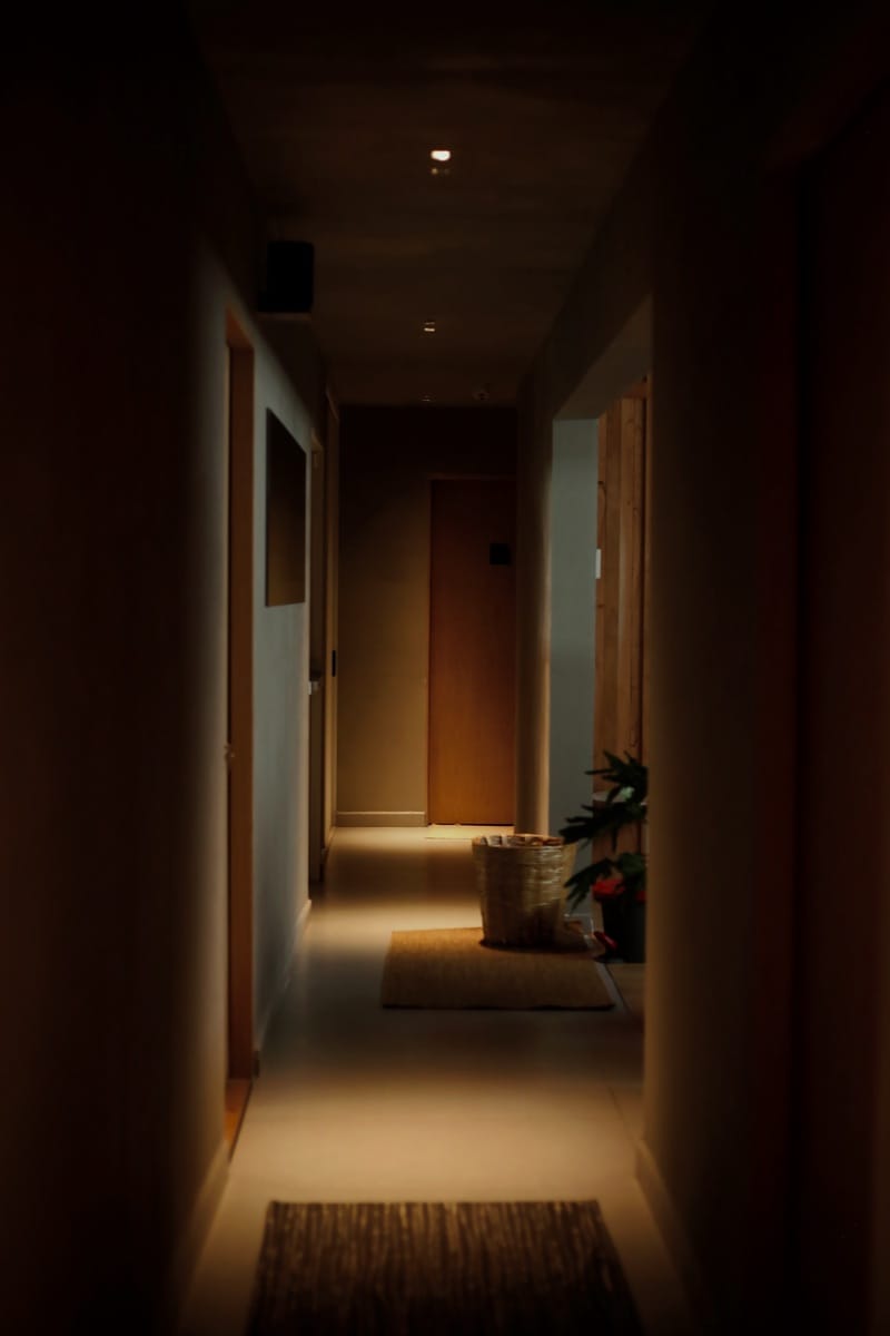 Lomas contrast therapy hall